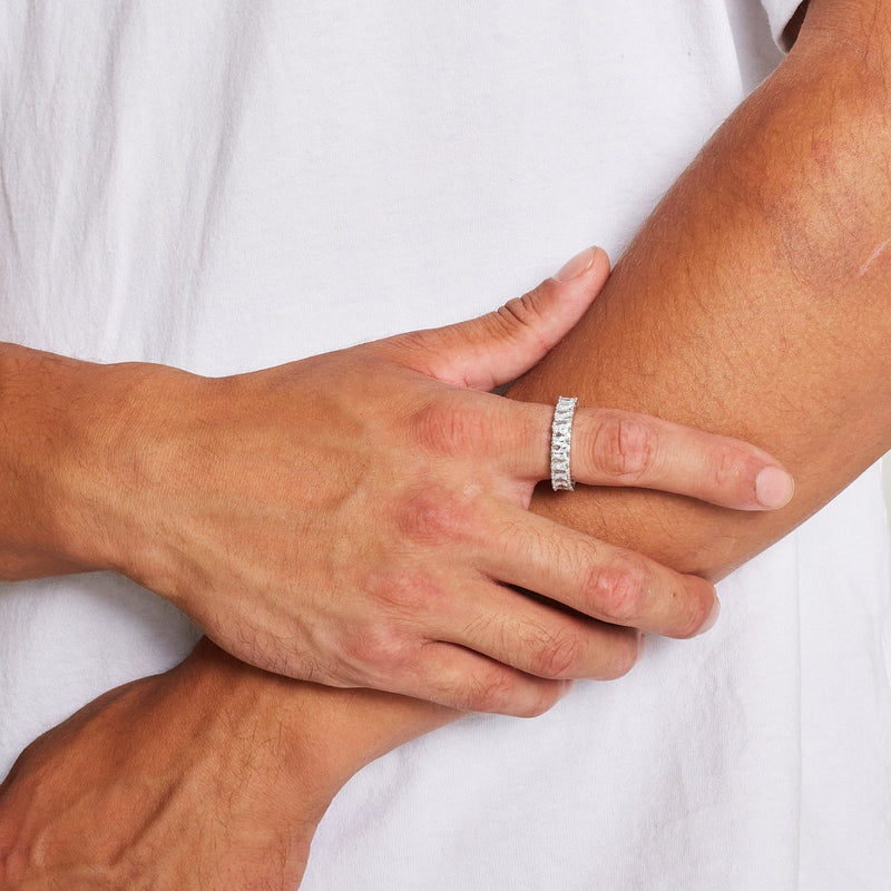 ICED BAGUETTE BAND RING [18K WHITE GOLD]
