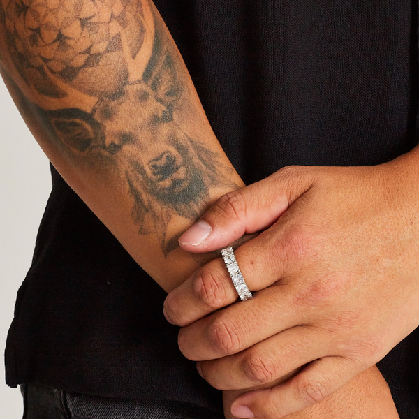 SINGLE ROW DIAMOND RING [18K WHITE GOLD]