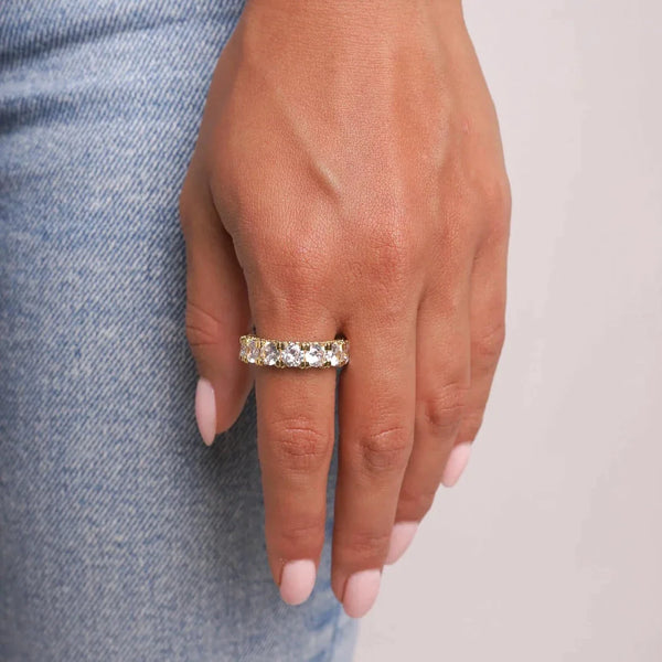 WOMENS SINGLE ROW DIAMOND RING [18K GOLD]