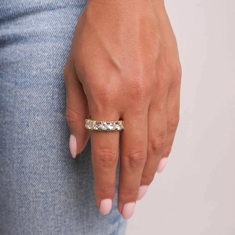 WOMENS SINGLE ROW DIAMOND RING [18K GOLD]