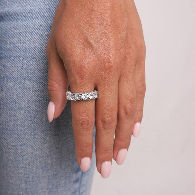 WOMEN'S SINGLE ROW DIAMOND RING [18K WHITE GOLD]