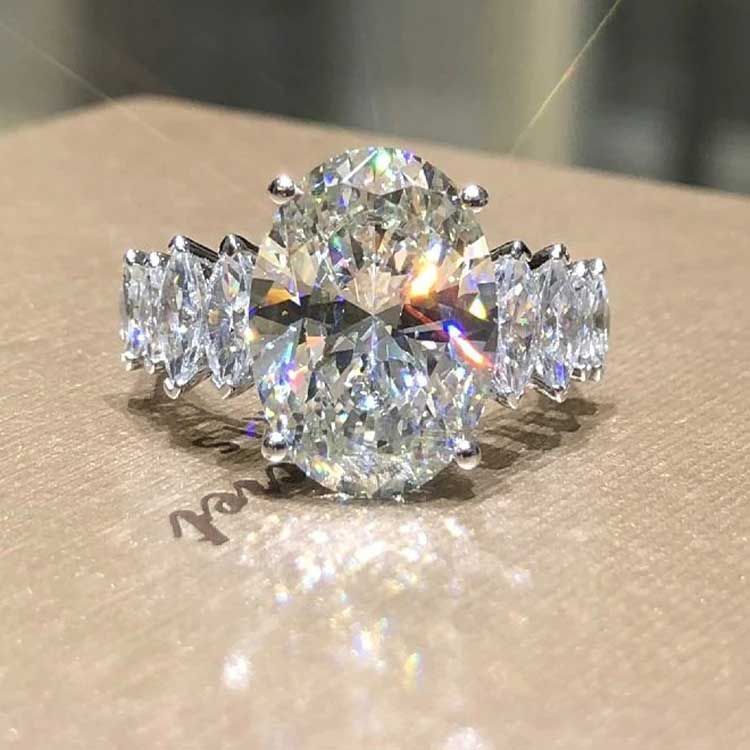 WOMENS MALVOS BRILLIANT OVAL CUT WITH MARQUISE SHAPE SIDE STONES RING - Malvos